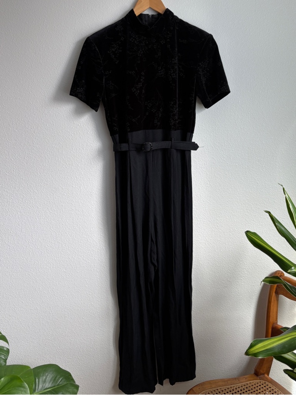 Vintage 90s Women's Black Velvet Floral Wide Leg Jumpsuit size S